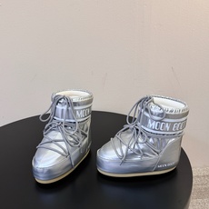 Moon Boot2026vs秋冬季爆款雪地靴系列…… 【情侣亲子月亮雪地靴】 忘了UGG吧,时髦人都在穿Moon B Moon Boot2026vs秋冬季爆款雪地靴系列…… 【情侣亲子月亮雪地靴】 忘了UGG吧,时髦人都在穿Moon B
