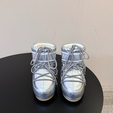Moon Boot2026vs秋冬季爆款雪地靴系列…… 【情侣亲子月亮雪地靴】 忘了UGG吧,时髦人都在穿Moon B Moon Boot2026vs秋冬季爆款雪地靴系列…… 【情侣亲子月亮雪地靴】 忘了UGG吧,时髦人都在穿Moon B