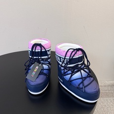 Moon Boot2026vs秋冬季爆款雪地靴系列…… 【情侣亲子月亮雪地靴】 忘了UGG吧,时髦人都在穿Moon B Moon Boot2026vs秋冬季爆款雪地靴系列…… 【情侣亲子月亮雪地靴】 忘了UGG吧,时髦人都在穿Moon B