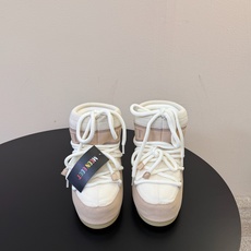 Moon Boot2026vs秋冬季爆款雪地靴系列…… 【情侣亲子月亮雪地靴】 忘了UGG吧,时髦人都在穿Moon B Moon Boot2026vs秋冬季爆款雪地靴系列…… 【情侣亲子月亮雪地靴】 忘了UGG吧,时髦人都在穿Moon B