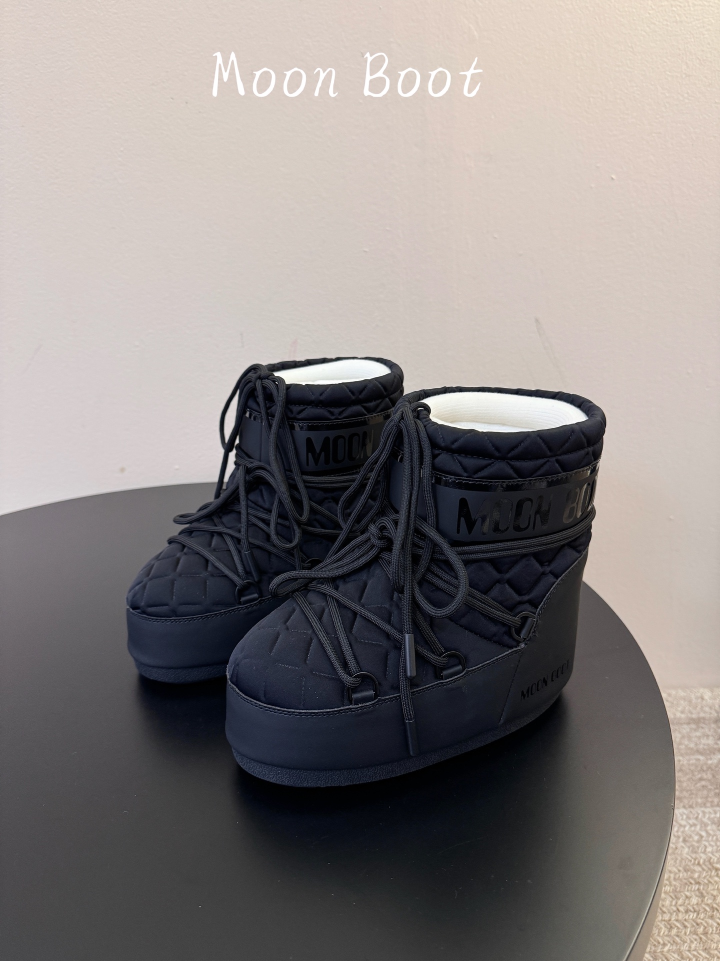 Moon Boot2026vs秋冬季爆款雪地靴系列…… 【情侣亲子月亮雪地靴】 忘了UGG吧,时髦人都在穿Moon B Moon Boot2026vs秋冬季爆款雪地靴系列…… 【情侣亲子月亮雪地靴】 忘了UGG吧,时髦人都在穿Moon B