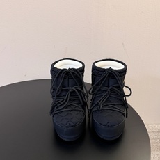 Moon Boot2026vs秋冬季爆款雪地靴系列…… 【情侣亲子月亮雪地靴】 忘了UGG吧,时髦人都在穿Moon B Moon Boot2026vs秋冬季爆款雪地靴系列…… 【情侣亲子月亮雪地靴】 忘了UGG吧,时髦人都在穿Moon B