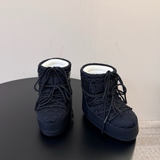 Moon Boot2026vs秋冬季爆款雪地靴系列…… 【情侣亲子月亮雪地靴】 忘了UGG吧,时髦人都在穿Moon B Moon Boot2026vs秋冬季爆款雪地靴系列…… 【情侣亲子月亮雪地靴】 忘了UGG吧,时髦人都在穿Moon B