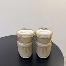 Moon Boot2026vs秋冬季爆款雪地靴系列…… 【情侣亲子月亮雪地靴】 忘了UGG吧,时髦人都在穿Moon B Moon Boot2026vs秋冬季爆款雪地靴系列…… 【情侣亲子月亮雪地靴】 忘了UGG吧,时髦人都在穿Moon B