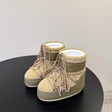Moon Boot2026vs秋冬季爆款雪地靴系列…… 【情侣亲子月亮雪地靴】 忘了UGG吧,时髦人都在穿Moon B Moon Boot2026vs秋冬季爆款雪地靴系列…… 【情侣亲子月亮雪地靴】 忘了UGG吧,时髦人都在穿Moon B