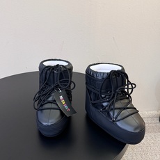 Moon Boot2026vs秋冬季爆款雪地靴系列…… 【情侣亲子月亮雪地靴】 忘了UGG吧,时髦人都在穿Moon B Moon Boot2026vs秋冬季爆款雪地靴系列…… 【情侣亲子月亮雪地靴】 忘了UGG吧,时髦人都在穿Moon B