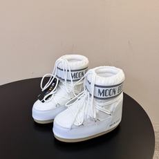 Moon Boot2026vs秋冬季爆款雪地靴系列…… 【情侣亲子月亮雪地靴】 忘了UGG吧,时髦人都在穿Moon B Moon Boot2026vs秋冬季爆款雪地靴系列…… 【情侣亲子月亮雪地靴】 忘了UGG吧,时髦人都在穿Moon B