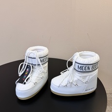 Moon Boot2026vs秋冬季爆款雪地靴系列…… 【情侣亲子月亮雪地靴】 忘了UGG吧,时髦人都在穿Moon B Moon Boot2026vs秋冬季爆款雪地靴系列…… 【情侣亲子月亮雪地靴】 忘了UGG吧,时髦人都在穿Moon B