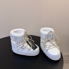 Moon Boot2026vs秋冬季爆款雪地靴系列…… 【情侣亲子月亮雪地靴】 忘了UGG吧,时髦人都在穿Moon B Moon Boot2026vs秋冬季爆款雪地靴系列…… 【情侣亲子月亮雪地靴】 忘了UGG吧,时髦人都在穿Moon B