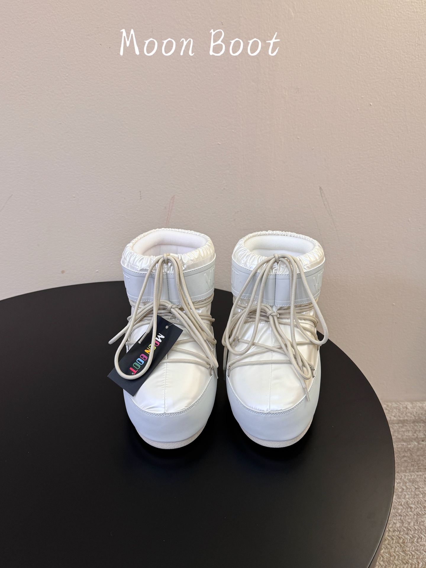 Moon Boot2026vs秋冬季爆款雪地靴系列…… 【情侣亲子月亮雪地靴】 忘了UGG吧,时髦人都在穿Moon B Moon Boot2026vs秋冬季爆款雪地靴系列…… 【情侣亲子月亮雪地靴】 忘了UGG吧,时髦人都在穿Moon B
