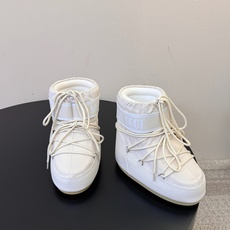 Moon Boot2026vs秋冬季爆款雪地靴系列…… 【情侣亲子月亮雪地靴】 忘了UGG吧,时髦人都在穿Moon B Moon Boot2026vs秋冬季爆款雪地靴系列…… 【情侣亲子月亮雪地靴】 忘了UGG吧,时髦人都在穿Moon B