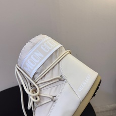 Moon Boot2026vs秋冬季爆款雪地靴系列…… 【情侣亲子月亮雪地靴】 忘了UGG吧,时髦人都在穿Moon B Moon Boot2026vs秋冬季爆款雪地靴系列…… 【情侣亲子月亮雪地靴】 忘了UGG吧,时髦人都在穿Moon B