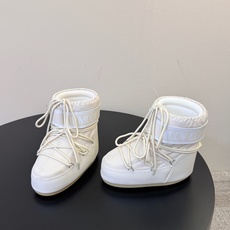 Moon Boot2026vs秋冬季爆款雪地靴系列…… 【情侣亲子月亮雪地靴】 忘了UGG吧,时髦人都在穿Moon B Moon Boot2026vs秋冬季爆款雪地靴系列…… 【情侣亲子月亮雪地靴】 忘了UGG吧,时髦人都在穿Moon B