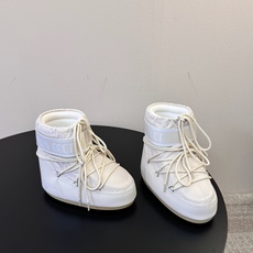 Moon Boot2026vs秋冬季爆款雪地靴系列…… 【情侣亲子月亮雪地靴】 忘了UGG吧,时髦人都在穿Moon B Moon Boot2026vs秋冬季爆款雪地靴系列…… 【情侣亲子月亮雪地靴】 忘了UGG吧,时髦人都在穿Moon B