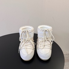 Moon Boot2026vs秋冬季爆款雪地靴系列…… 【情侣亲子月亮雪地靴】 忘了UGG吧,时髦人都在穿Moon B Moon Boot2026vs秋冬季爆款雪地靴系列…… 【情侣亲子月亮雪地靴】 忘了UGG吧,时髦人都在穿Moon B