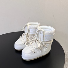 Moon Boot2026vs秋冬季爆款雪地靴系列…… 【情侣亲子月亮雪地靴】 忘了UGG吧,时髦人都在穿Moon B Moon Boot2026vs秋冬季爆款雪地靴系列…… 【情侣亲子月亮雪地靴】 忘了UGG吧,时髦人都在穿Moon B