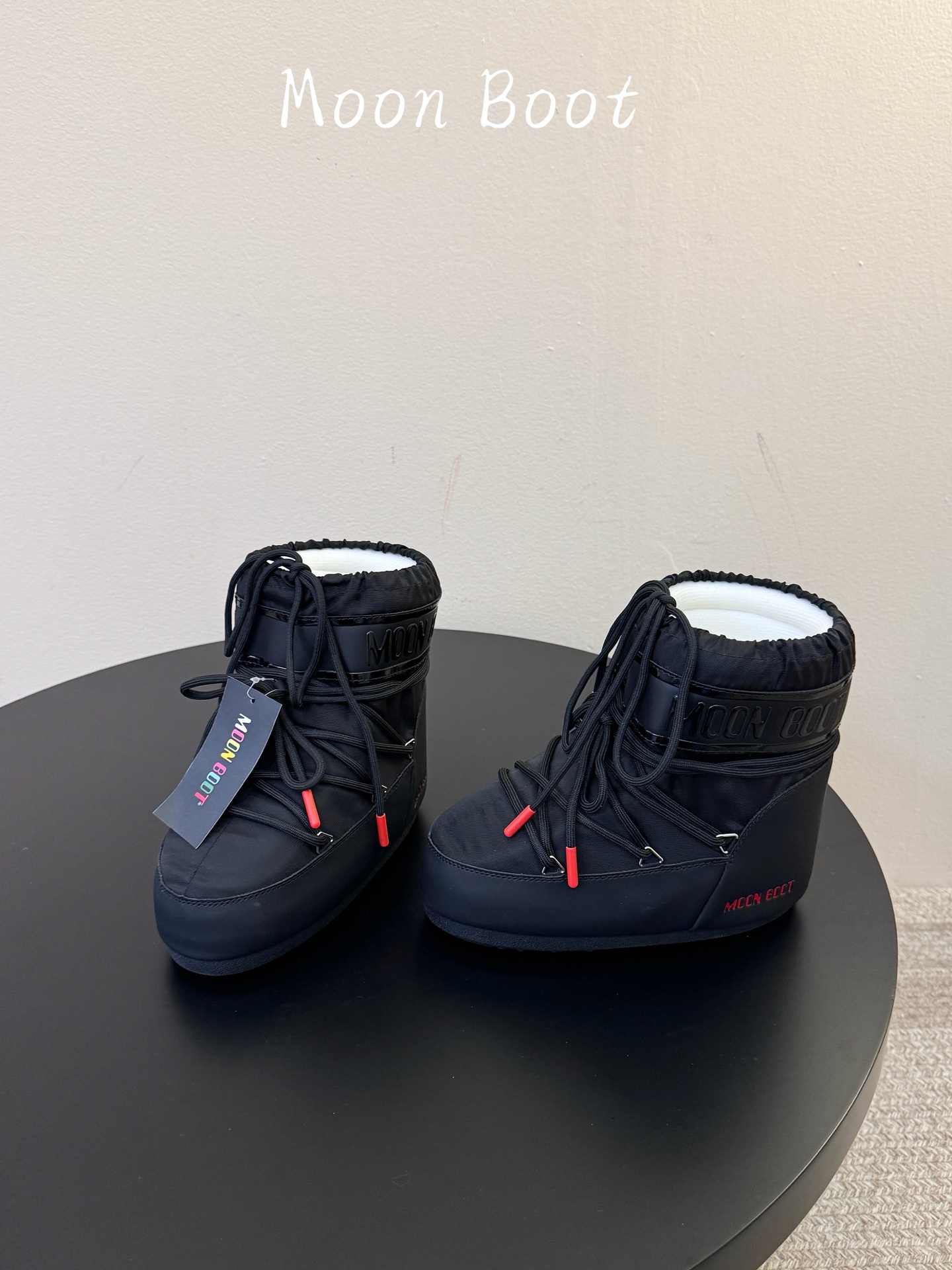 Moon Boot2026vs秋冬季爆款雪地靴系列…… 【情侣亲子月亮雪地靴】 忘了UGG吧,时髦人都在穿Moon B Moon Boot2026vs秋冬季爆款雪地靴系列…… 【情侣亲子月亮雪地靴】 忘了UGG吧,时髦人都在穿Moon B
