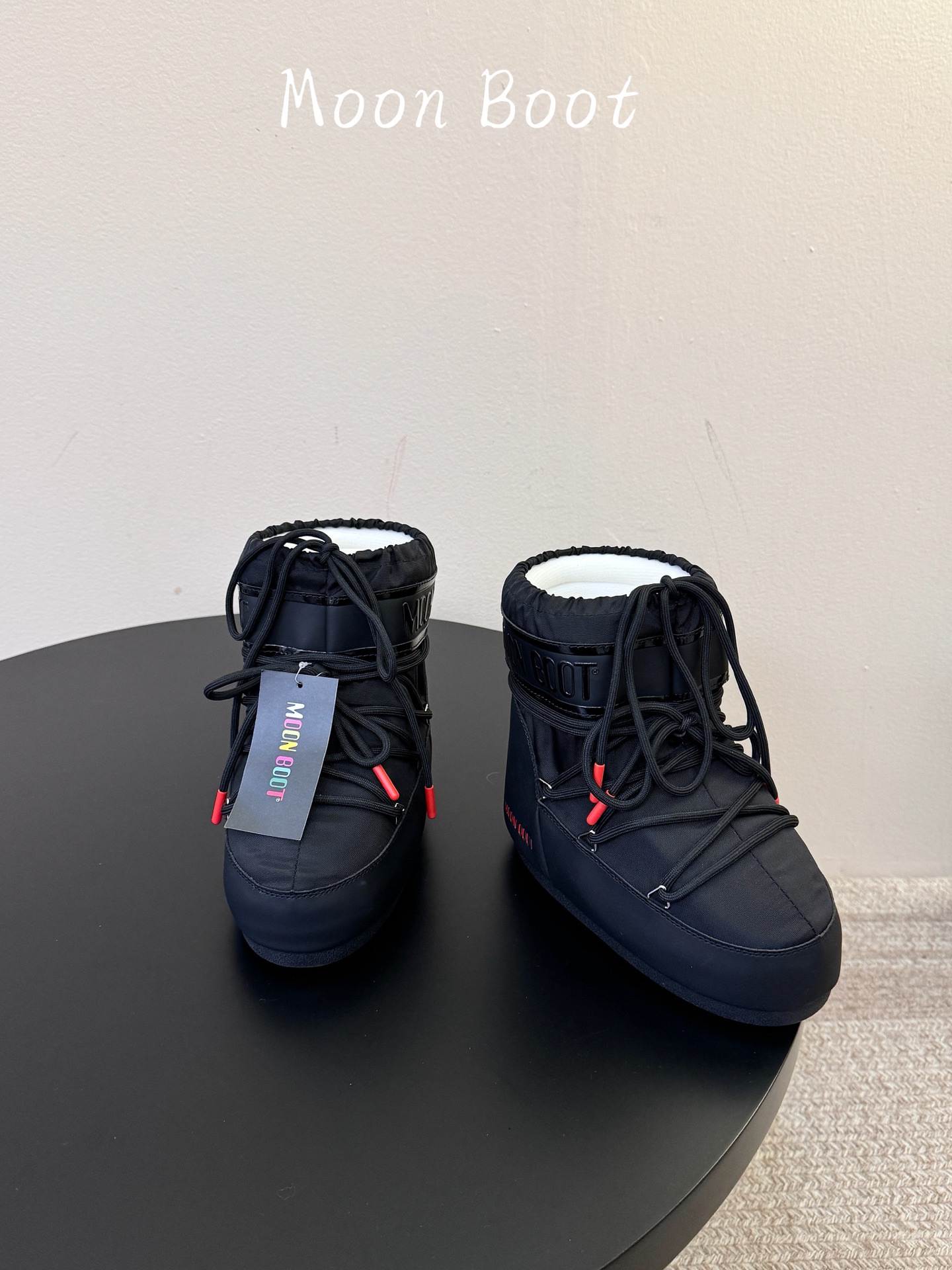 Moon Boot2026vs秋冬季爆款雪地靴系列…… 【情侣亲子月亮雪地靴】 忘了UGG吧,时髦人都在穿Moon B Moon Boot2026vs秋冬季爆款雪地靴系列…… 【情侣亲子月亮雪地靴】 忘了UGG吧,时髦人都在穿Moon B