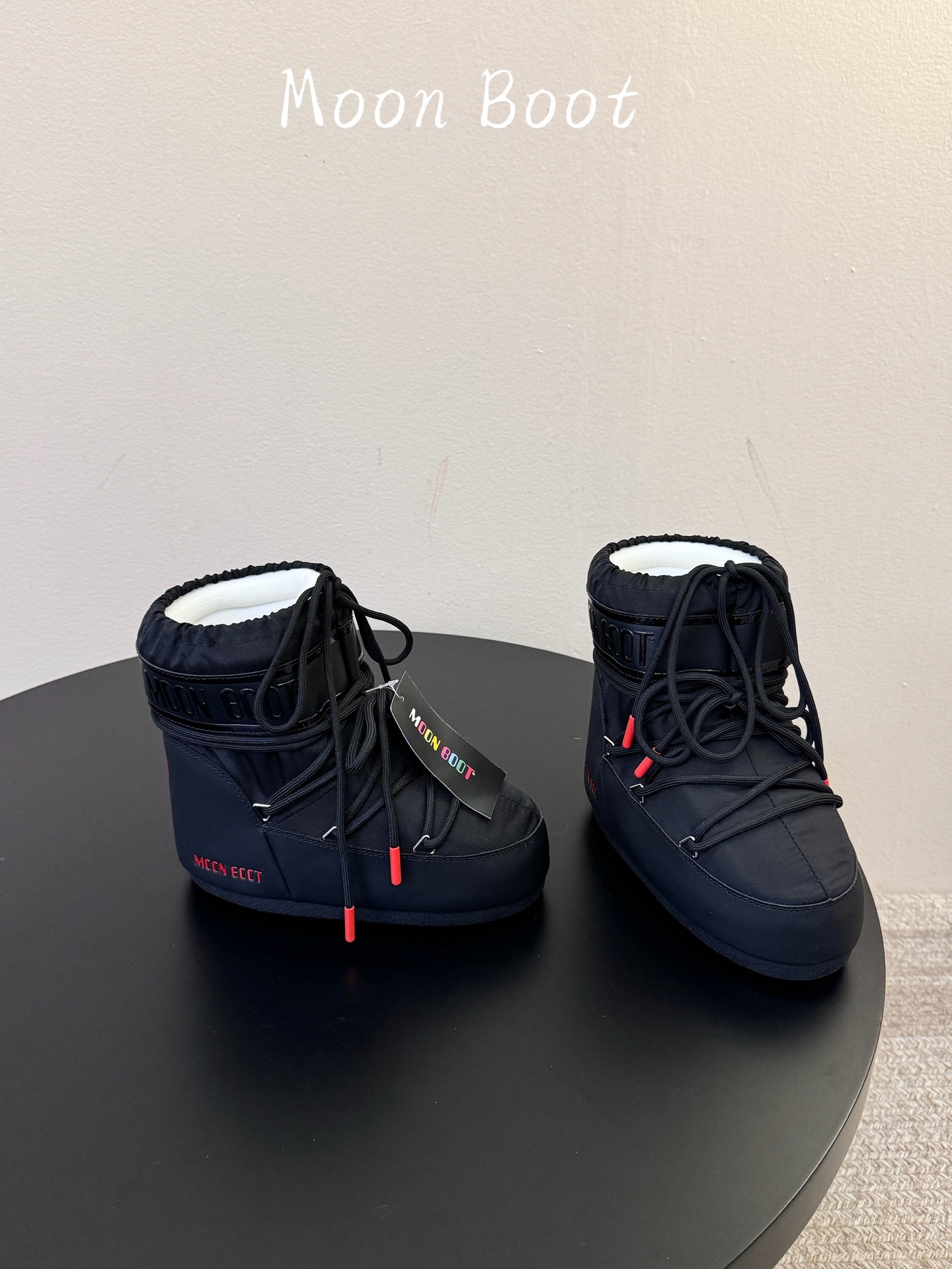 Moon Boot2026vs秋冬季爆款雪地靴系列…… 【情侣亲子月亮雪地靴】 忘了UGG吧,时髦人都在穿Moon B Moon Boot2026vs秋冬季爆款雪地靴系列…… 【情侣亲子月亮雪地靴】 忘了UGG吧,时髦人都在穿Moon B