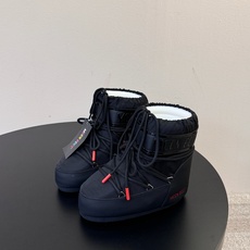 Moon Boot2026vs秋冬季爆款雪地靴系列…… 【情侣亲子月亮雪地靴】 忘了UGG吧,时髦人都在穿Moon B Moon Boot2026vs秋冬季爆款雪地靴系列…… 【情侣亲子月亮雪地靴】 忘了UGG吧,时髦人都在穿Moon B