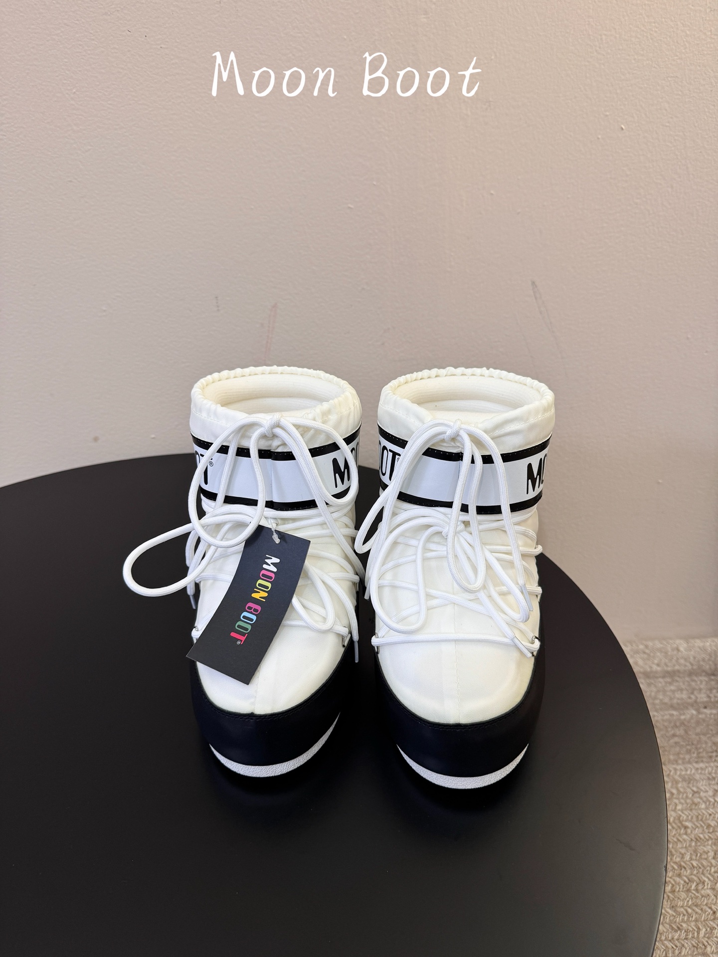 Moon Boot2026vs秋冬季爆款雪地靴系列…… 【情侣亲子月亮雪地靴】 忘了UGG吧,时髦人都在穿Moon B Moon Boot2026vs秋冬季爆款雪地靴系列…… 【情侣亲子月亮雪地靴】 忘了UGG吧,时髦人都在穿Moon B