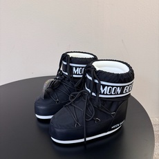 Moon Boot2026vs秋冬季爆款雪地靴系列…… 【情侣亲子月亮雪地靴】 忘了UGG吧,时髦人都在穿Moon B Moon Boot2026vs秋冬季爆款雪地靴系列…… 【情侣亲子月亮雪地靴】 忘了UGG吧,时髦人都在穿Moon B