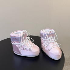 Moon Boot2026vs秋冬季爆款雪地靴系列…… 【情侣亲子月亮雪地靴】 忘了UGG吧,时髦人都在穿Moon B Moon Boot2026vs秋冬季爆款雪地靴系列…… 【情侣亲子月亮雪地靴】 忘了UGG吧,时髦人都在穿Moon B
