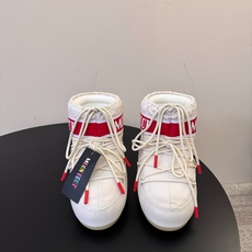 Moon Boot2026vs秋冬季爆款雪地靴系列…… 【情侣亲子月亮雪地靴】 忘了UGG吧,时髦人都在穿Moon B Moon Boot2026vs秋冬季爆款雪地靴系列…… 【情侣亲子月亮雪地靴】 忘了UGG吧,时髦人都在穿Moon B