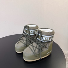 Moon Boot2026vs秋冬季爆款雪地靴系列…… 【情侣亲子月亮雪地靴】 忘了UGG吧,时髦人都在穿Moon B Moon Boot2026vs秋冬季爆款雪地靴系列…… 【情侣亲子月亮雪地靴】 忘了UGG吧,时髦人都在穿Moon B