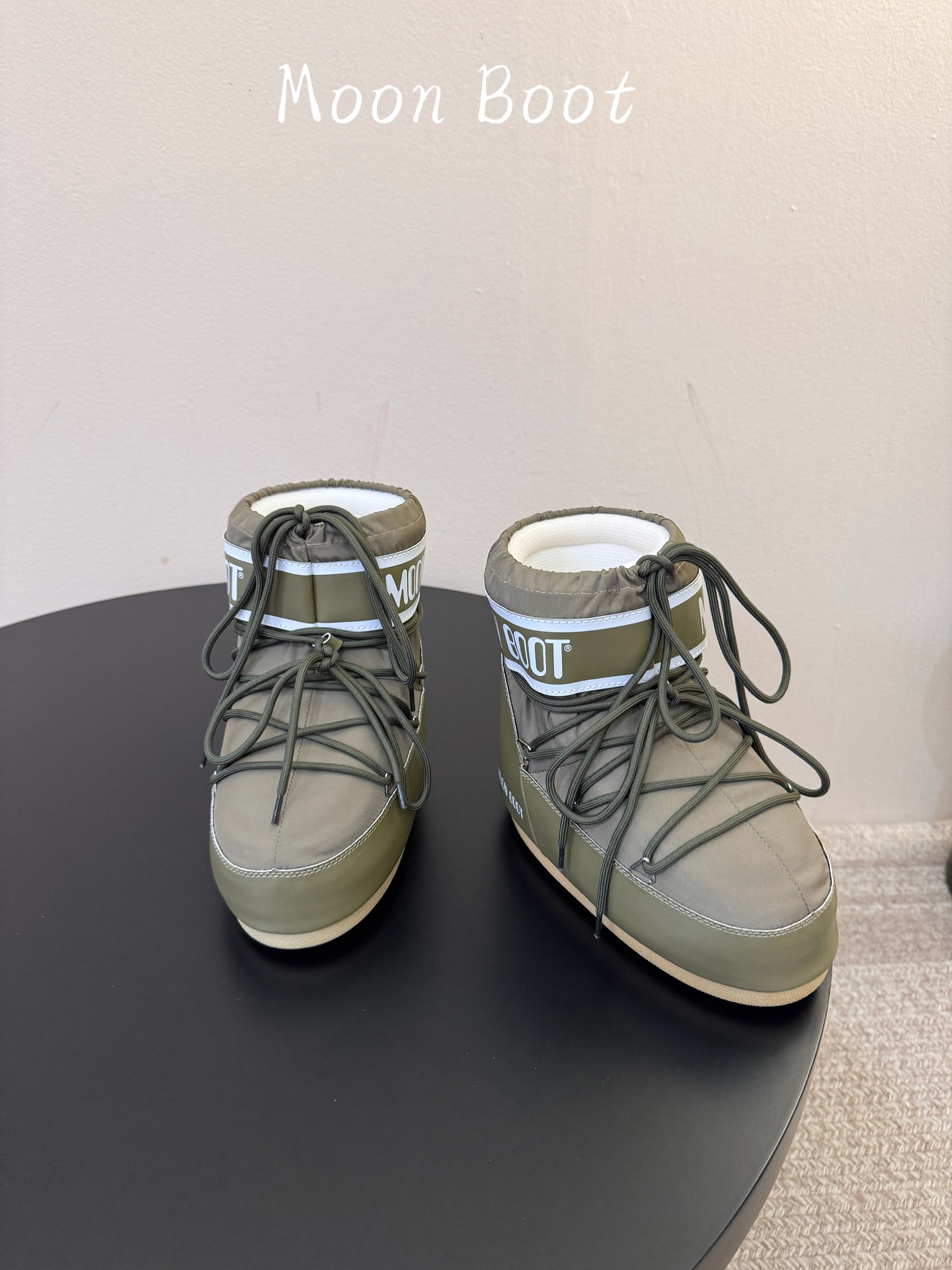Moon Boot2026vs秋冬季爆款雪地靴系列…… 【情侣亲子月亮雪地靴】 忘了UGG吧,时髦人都在穿Moon B Moon Boot2026vs秋冬季爆款雪地靴系列…… 【情侣亲子月亮雪地靴】 忘了UGG吧,时髦人都在穿Moon B