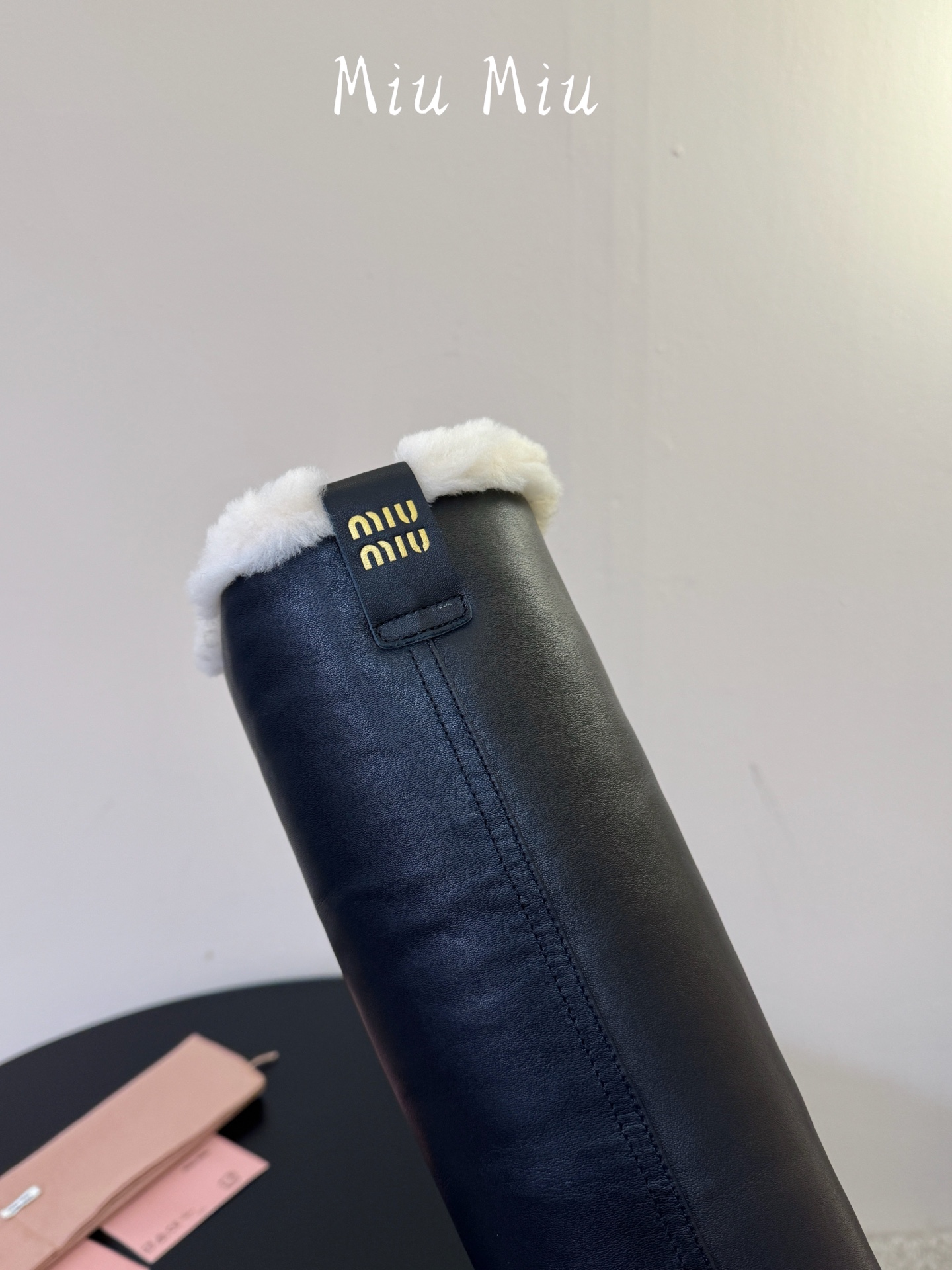 Miu miu 双耳厚底套筒直筒长靴 冬日氛围感十足 不怕冻脚啦!今年最值得入手的靴子 没有之一!超多网红明星上脚 m Miu miu 双耳厚底套筒直筒长靴 冬日氛围感十足 不怕冻脚啦!今年最值得入手的靴子 没有之一!超多网红明星上脚 m
