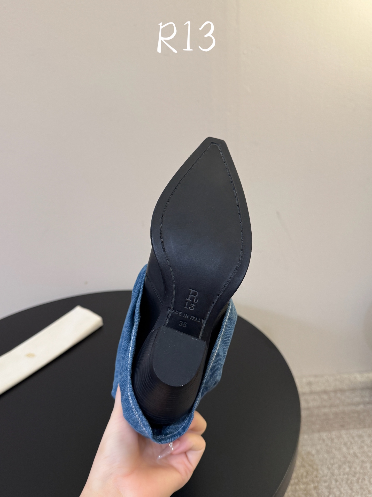 R13 26秋冬新品慵懒欧美风裤筒靴堆堆靴一脚蹬粗跟尖头短靴中靴！ 褶皱靴身自带随性松弛感 电绣鞋面又添酷飒劲儿 时髦得