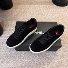 chanel26a球鞋美到心巴上 一买一个不吱声 讲道理 看到实物穿上脚 就会觉得右边黑色的更好看 有底有厚度 可能左边 chanel26a球鞋美到心巴上 一买一个不吱声 讲道理 看到实物穿上脚 就会觉得右边黑色的更好看 有底有厚度 可能左边