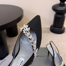 Balenciaga巴黎世家高跟凉鞋 将时髦发挥到极致的 巴黎世家方头时装鞋,巴黎世家的鞋子绝对开了挂,每一双都想去入 Balenciaga巴黎世家高跟凉鞋 将时髦发挥到极致的 巴黎世家方头时装鞋,巴黎世家的鞋子绝对开了挂,每一双都想去入