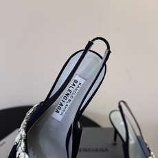 Balenciaga巴黎世家高跟凉鞋 将时髦发挥到极致的 巴黎世家方头时装鞋,巴黎世家的鞋子绝对开了挂,每一双都想去入 Balenciaga巴黎世家高跟凉鞋 将时髦发挥到极致的 巴黎世家方头时装鞋,巴黎世家的鞋子绝对开了挂,每一双都想去入