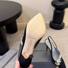 Balenciaga巴黎世家高跟凉鞋 将时髦发挥到极致的 巴黎世家方头时装鞋,巴黎世家的鞋子绝对开了挂,每一双都想去入 Balenciaga巴黎世家高跟凉鞋 将时髦发挥到极致的 巴黎世家方头时装鞋,巴黎世家的鞋子绝对开了挂,每一双都想去入