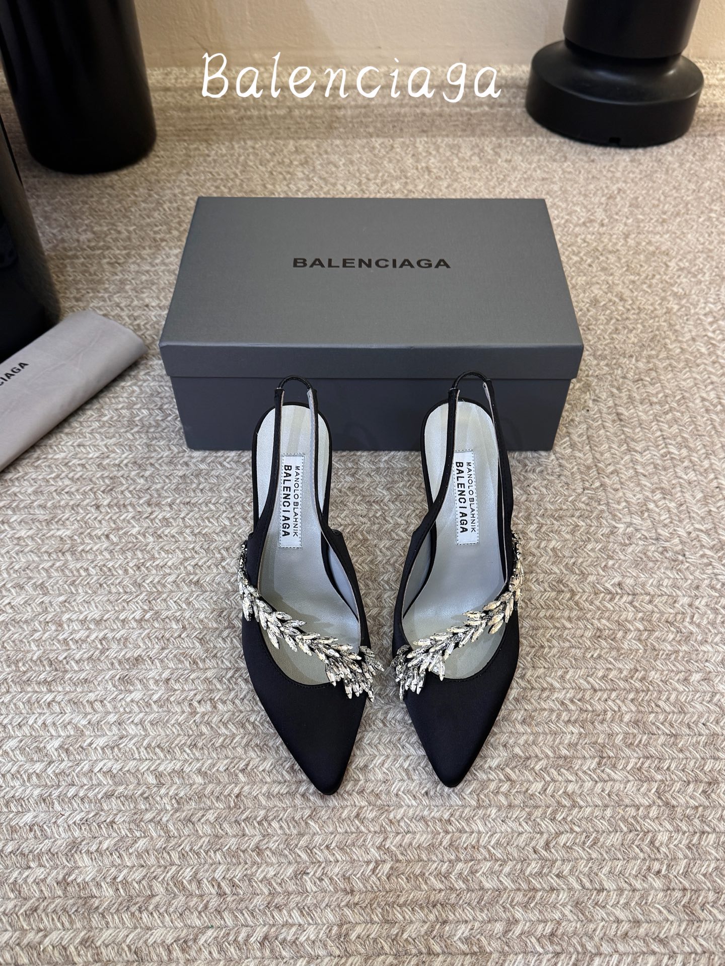 Balenciaga巴黎世家高跟凉鞋 将时髦发挥到极致的 巴黎世家方头时装鞋,巴黎世家的鞋子绝对开了挂,每一双都想去入 Balenciaga巴黎世家高跟凉鞋 将时髦发挥到极致的 巴黎世家方头时装鞋,巴黎世家的鞋子绝对开了挂,每一双都想去入