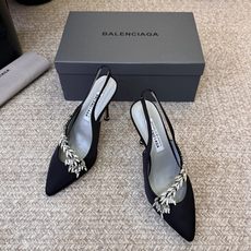 Balenciaga巴黎世家高跟凉鞋 将时髦发挥到极致的 巴黎世家方头时装鞋,巴黎世家的鞋子绝对开了挂,每一双都想去入 Balenciaga巴黎世家高跟凉鞋 将时髦发挥到极致的 巴黎世家方头时装鞋,巴黎世家的鞋子绝对开了挂,每一双都想去入