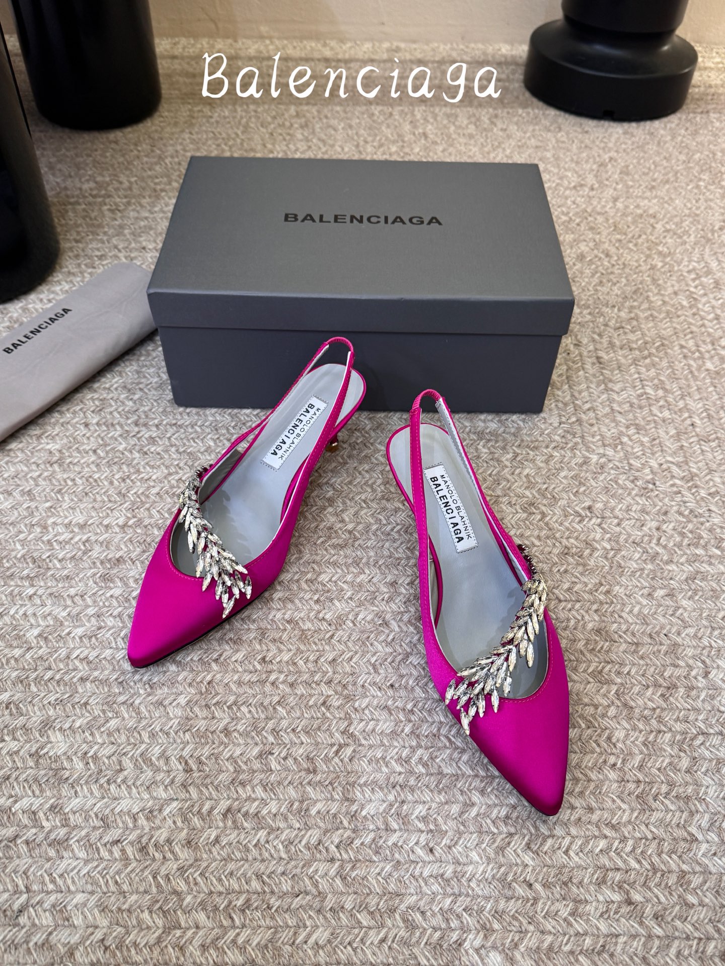Balenciaga巴黎世家高跟凉鞋 将时髦发挥到极致的 巴黎世家方头时装鞋,巴黎世家的鞋子绝对开了挂,每一双都想去入 Balenciaga巴黎世家高跟凉鞋 将时髦发挥到极致的 巴黎世家方头时装鞋,巴黎世家的鞋子绝对开了挂,每一双都想去入