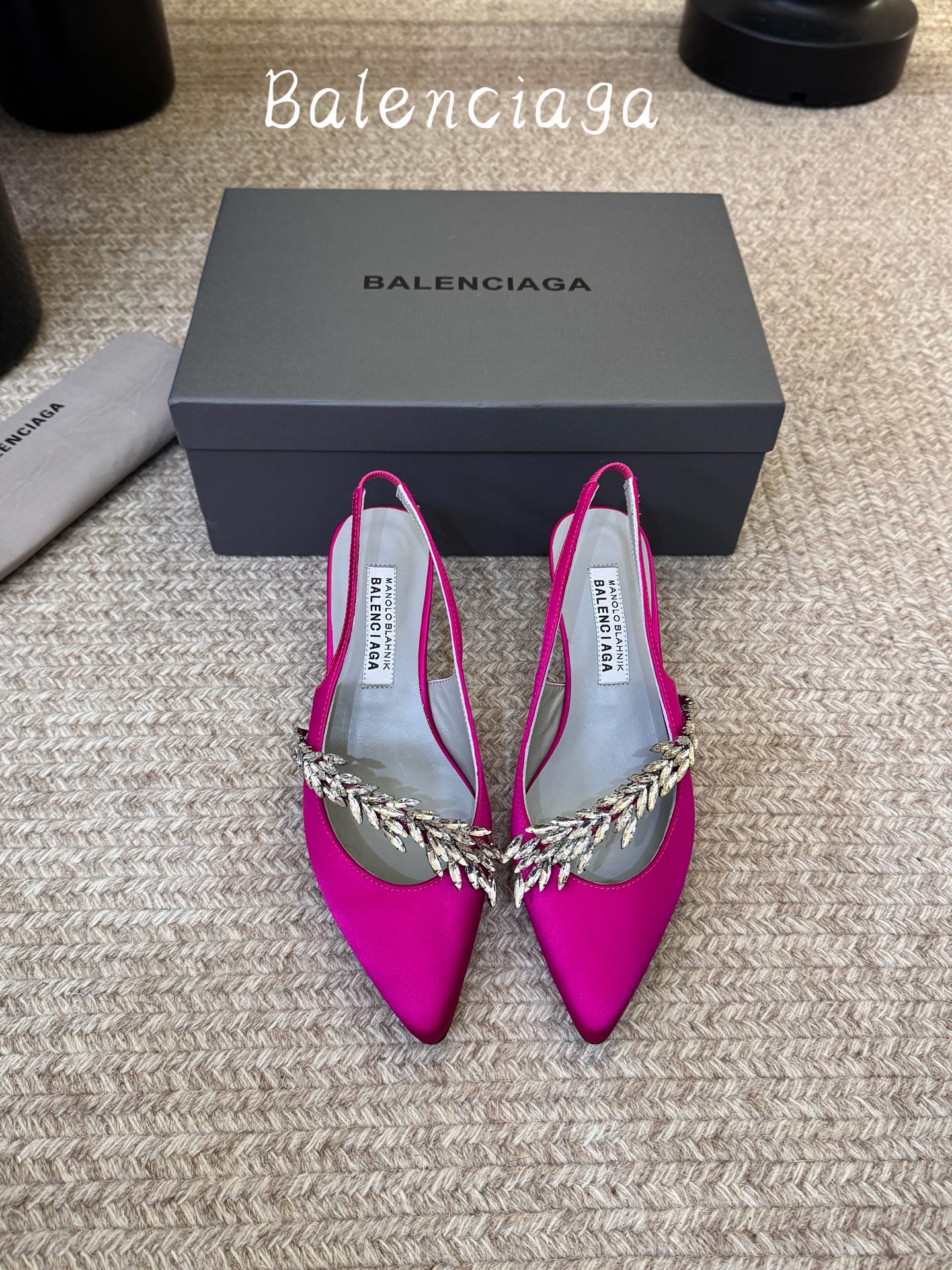 Balenciaga巴黎世家高跟凉鞋 将时髦发挥到极致的 巴黎世家方头时装鞋,巴黎世家的鞋子绝对开了挂,每一双都想去入 Balenciaga巴黎世家高跟凉鞋 将时髦发挥到极致的 巴黎世家方头时装鞋,巴黎世家的鞋子绝对开了挂,每一双都想去入