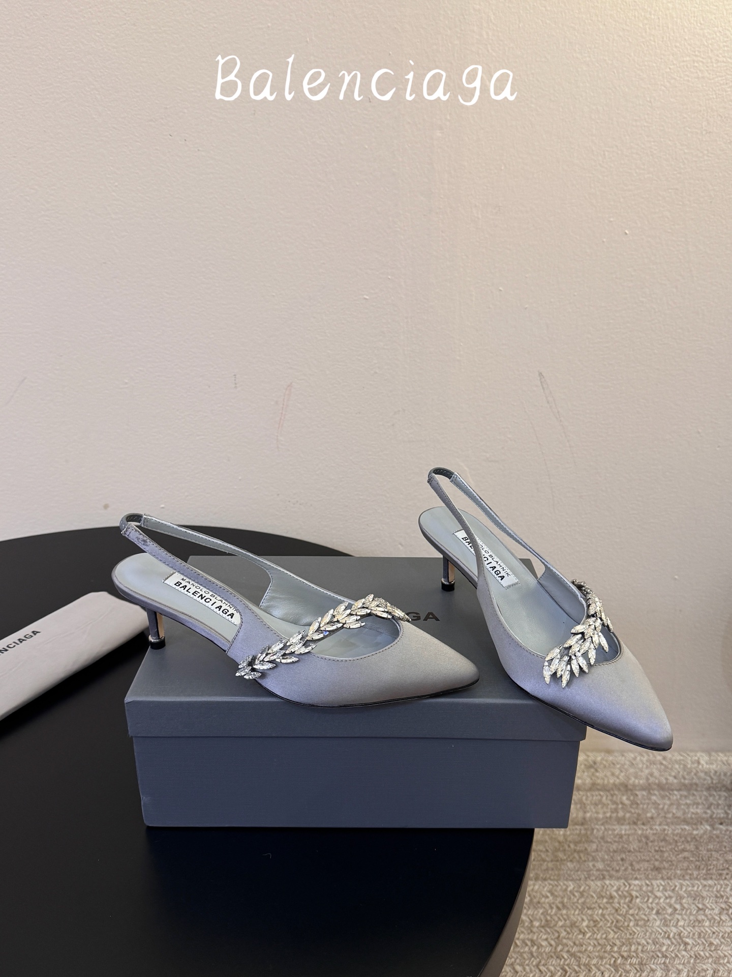 Balenciaga巴黎世家高跟凉鞋 将时髦发挥到极致的 巴黎世家方头时装鞋,巴黎世家的鞋子绝对开了挂,每一双都想去入 Balenciaga巴黎世家高跟凉鞋 将时髦发挥到极致的 巴黎世家方头时装鞋,巴黎世家的鞋子绝对开了挂,每一双都想去入