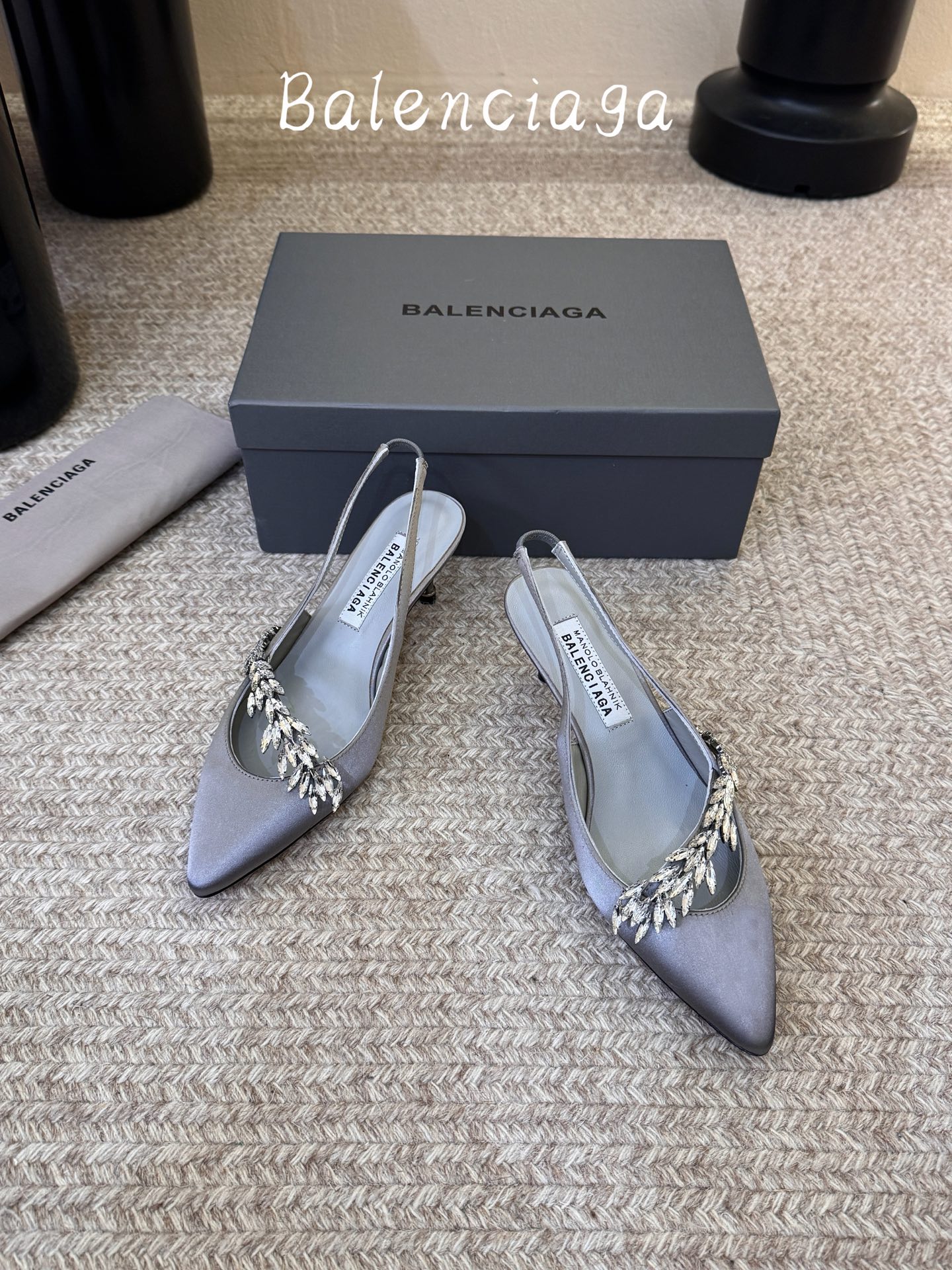 Balenciaga巴黎世家高跟凉鞋 将时髦发挥到极致的 巴黎世家方头时装鞋,巴黎世家的鞋子绝对开了挂,每一双都想去入 Balenciaga巴黎世家高跟凉鞋 将时髦发挥到极致的 巴黎世家方头时装鞋,巴黎世家的鞋子绝对开了挂,每一双都想去入