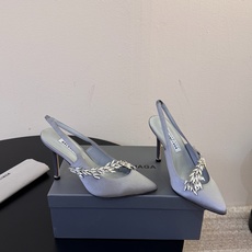 Balenciaga巴黎世家高跟凉鞋 将时髦发挥到极致的 巴黎世家方头时装鞋,巴黎世家的鞋子绝对开了挂,每一双都想去入 Balenciaga巴黎世家高跟凉鞋 将时髦发挥到极致的 巴黎世家方头时装鞋,巴黎世家的鞋子绝对开了挂,每一双都想去入