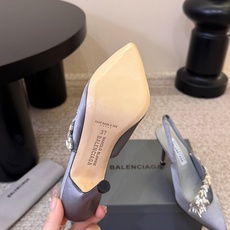 Balenciaga巴黎世家高跟凉鞋 将时髦发挥到极致的 巴黎世家方头时装鞋,巴黎世家的鞋子绝对开了挂,每一双都想去入 Balenciaga巴黎世家高跟凉鞋 将时髦发挥到极致的 巴黎世家方头时装鞋,巴黎世家的鞋子绝对开了挂,每一双都想去入