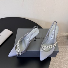 Balenciaga巴黎世家高跟凉鞋 将时髦发挥到极致的 巴黎世家方头时装鞋,巴黎世家的鞋子绝对开了挂,每一双都想去入 Balenciaga巴黎世家高跟凉鞋 将时髦发挥到极致的 巴黎世家方头时装鞋,巴黎世家的鞋子绝对开了挂,每一双都想去入