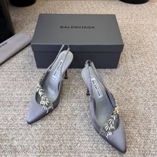 Balenciaga巴黎世家高跟凉鞋 将时髦发挥到极致的 巴黎世家方头时装鞋,巴黎世家的鞋子绝对开了挂,每一双都想去入 Balenciaga巴黎世家高跟凉鞋 将时髦发挥到极致的 巴黎世家方头时装鞋,巴黎世家的鞋子绝对开了挂,每一双都想去入