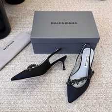 Balenciaga巴黎世家高跟凉鞋 将时髦发挥到极致的 巴黎世家方头时装鞋,巴黎世家的鞋子绝对开了挂,每一双都想去入 Balenciaga巴黎世家高跟凉鞋 将时髦发挥到极致的 巴黎世家方头时装鞋,巴黎世家的鞋子绝对开了挂,每一双都想去入