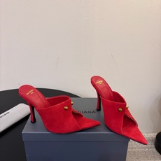 Balenciaga巴黎世家高跟凉拖 将时髦发挥到极致的 巴黎世家方头时装鞋,巴黎世家的鞋子绝对开了挂,每一双都想去入 Balenciaga巴黎世家高跟凉拖 将时髦发挥到极致的 巴黎世家方头时装鞋,巴黎世家的鞋子绝对开了挂,每一双都想去入