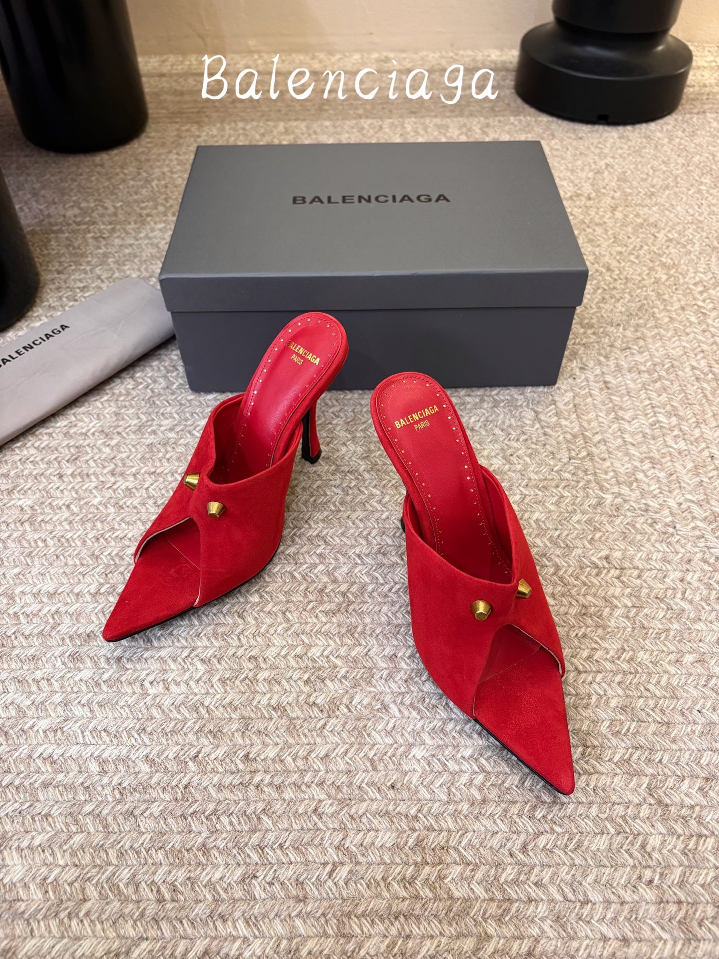 Balenciaga巴黎世家高跟凉拖 将时髦发挥到极致的 巴黎世家方头时装鞋,巴黎世家的鞋子绝对开了挂,每一双都想去入 Balenciaga巴黎世家高跟凉拖 将时髦发挥到极致的 巴黎世家方头时装鞋,巴黎世家的鞋子绝对开了挂,每一双都想去入