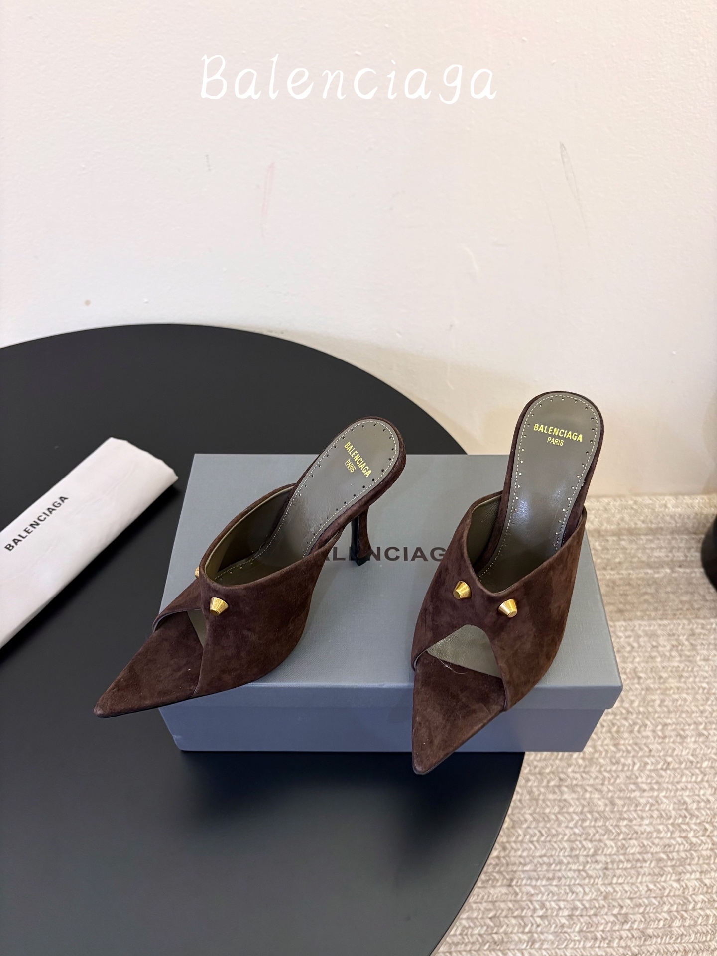 Balenciaga巴黎世家高跟凉拖 将时髦发挥到极致的 巴黎世家方头时装鞋,巴黎世家的鞋子绝对开了挂,每一双都想去入 Balenciaga巴黎世家高跟凉拖 将时髦发挥到极致的 巴黎世家方头时装鞋,巴黎世家的鞋子绝对开了挂,每一双都想去入